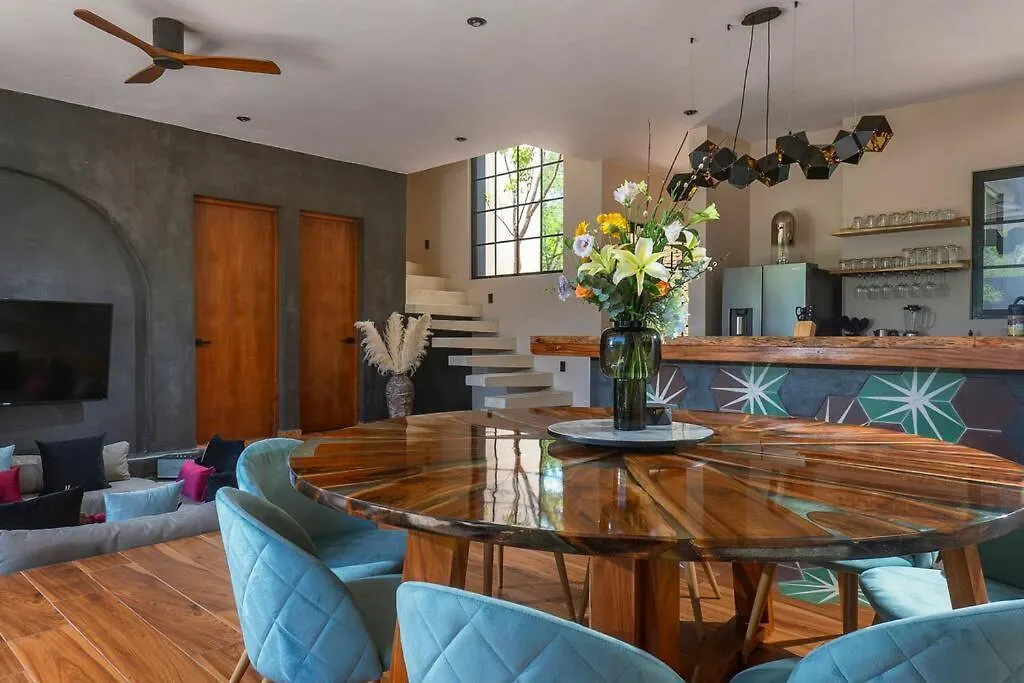Maison Siscolino 4Bdrm W/ Swimup & Rooftop Pools Tulum 0*,  Mexiko