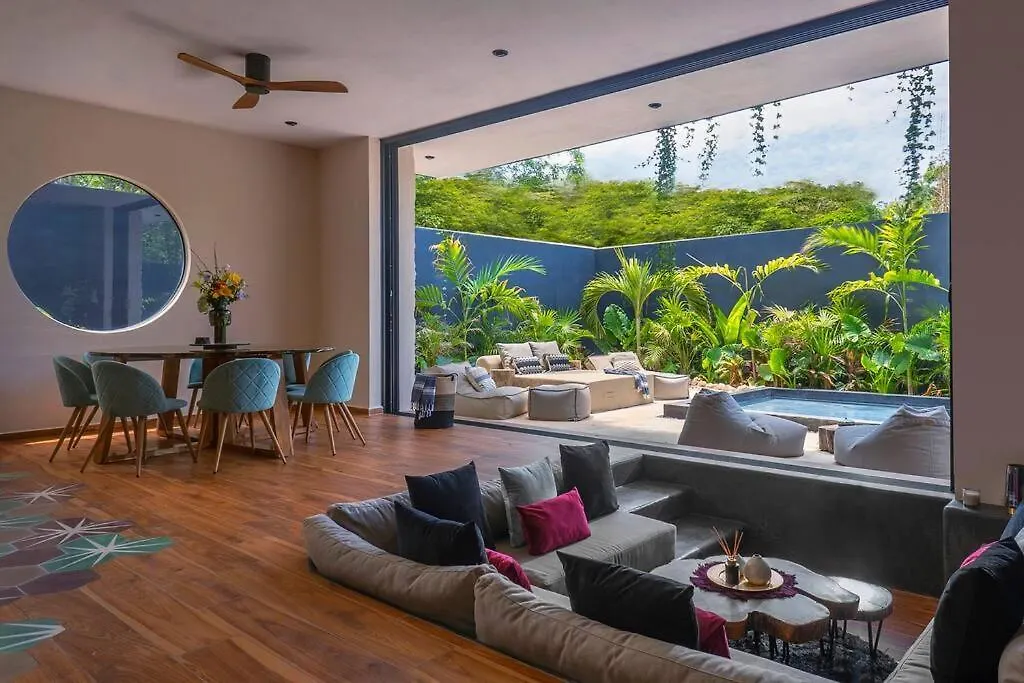 Maison Siscolino 4Bdrm W/ Swimup & Rooftop Pools Tulum 0*,  Mexiko